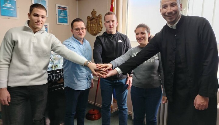 Хуманитарни рад ученика веронауке. Фото: Епархија сремска. 