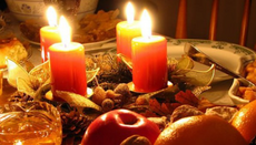 Туциндан најављује Божић и уводи дом у празничне дане