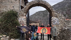 Поклоници из Црне Горе молили се на светим местима Космета