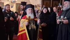 Верници сабрани код гроба Светог Симеона Богопримца у Јерусалиму