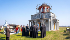 Митрополит Давид освештао крстове за нови храм у Обрежу