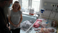 Патријарх даривао децу у Универзитетској дечјој клиници