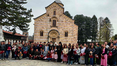 Патријарх у Дечанима уручио стипендије младим студентима с Космета