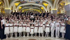 Патријарх на Васкршњем концерту благословио децу и поделио васкршња јаја