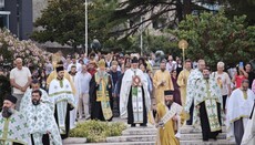 Кроз Будву је прошетала Тројчинданска литија 