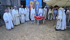 На остацима Манастира Пресвете Богородице на Ратцу служена Литургија 