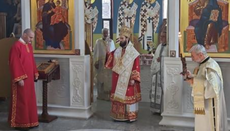 Слава храма Светих Козме и Дамјана у КЦС, служи епископ Петар