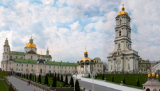 У Почајевској лаври у време притисака одјекује „Права вера“ на српском