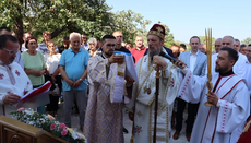 Освештан обновљени храм на Трусини