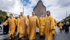Москвом прошетала величанствена литија 