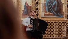 Црногорски хармоникаш наступио у загребачком Саборном храму 