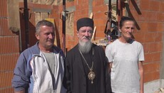 Митрополит Атанасије уручио новчану помоћ Бојовићима