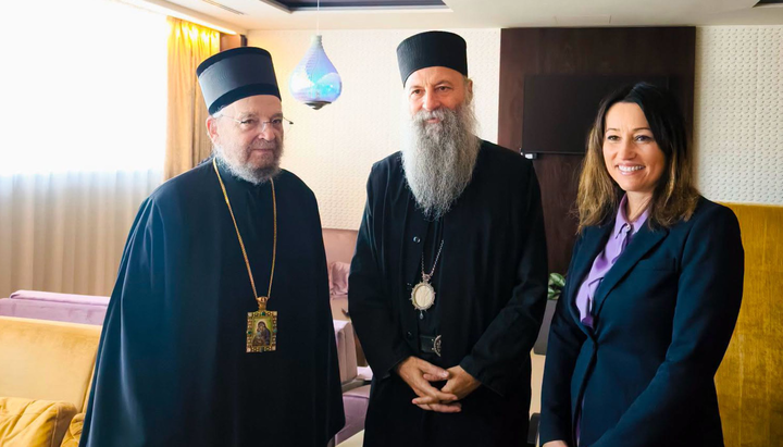Патријарх Порфирије, владика Лукијан и амбасадор Србије у Мађарској Александра Ђуровић. Фото: СПЦ