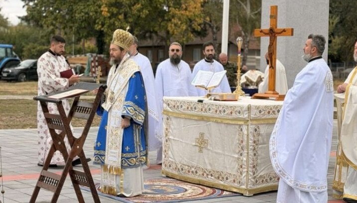 Владика Доситеј служи за славу 63. падобранске бригаде. Фото: ТВ Храм