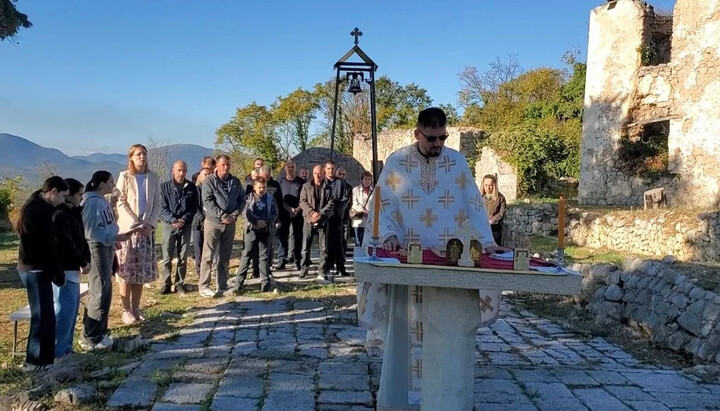 Литургија на темељима храма у Љубушком. Фото: Епархија ЗХиП