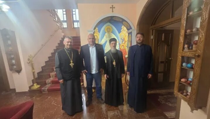 Митрополит Атанасије с представницима одбора Пљеваља за духовне свечаности поводом празника Свете Петке Параскеве. Фото: СПЦ