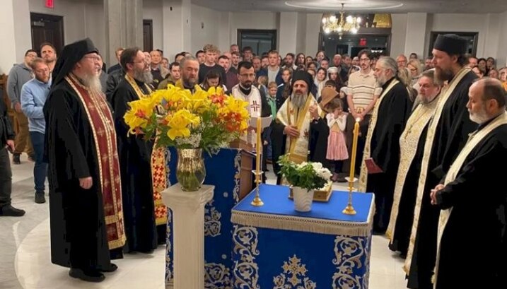 Молебан пред иконом са светим моштима Светог Гаврила Грузијског. Фото: Епархија канадска