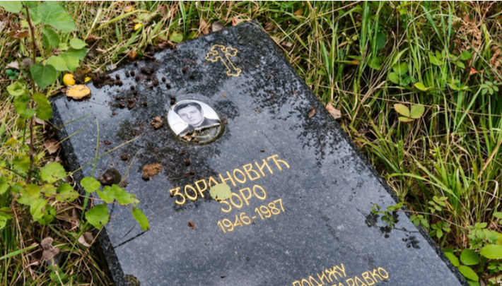 У Босни оскрнављено православно гробље