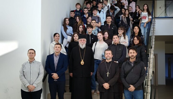 Владика Кирило одржао предавање у подгоричкој Гимназији „Свети Сава“. Фото: Митрополија црногорско-приморска