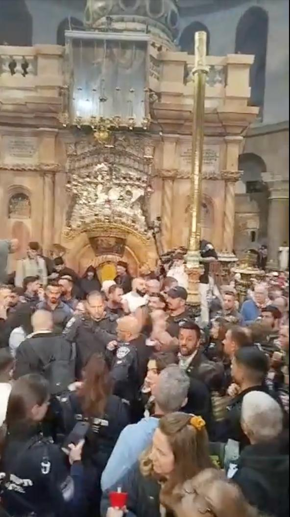 Ексклузивно: Силазак Благодатног огња – директан пренос фото 2