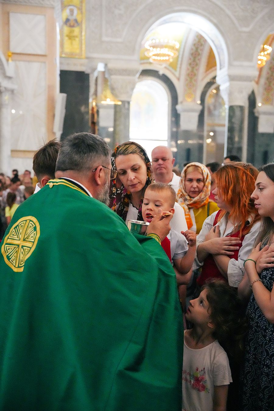 Бољи једни другима и верни Богу - слога почиње у породици. Патријарх фото 1