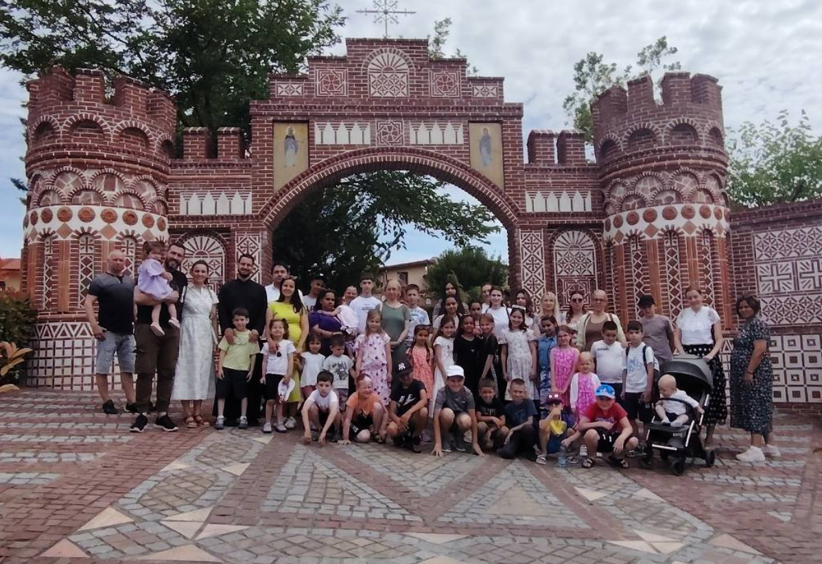 Братска љубав на делу: деца из Србије гости грчке митрополије фото 1