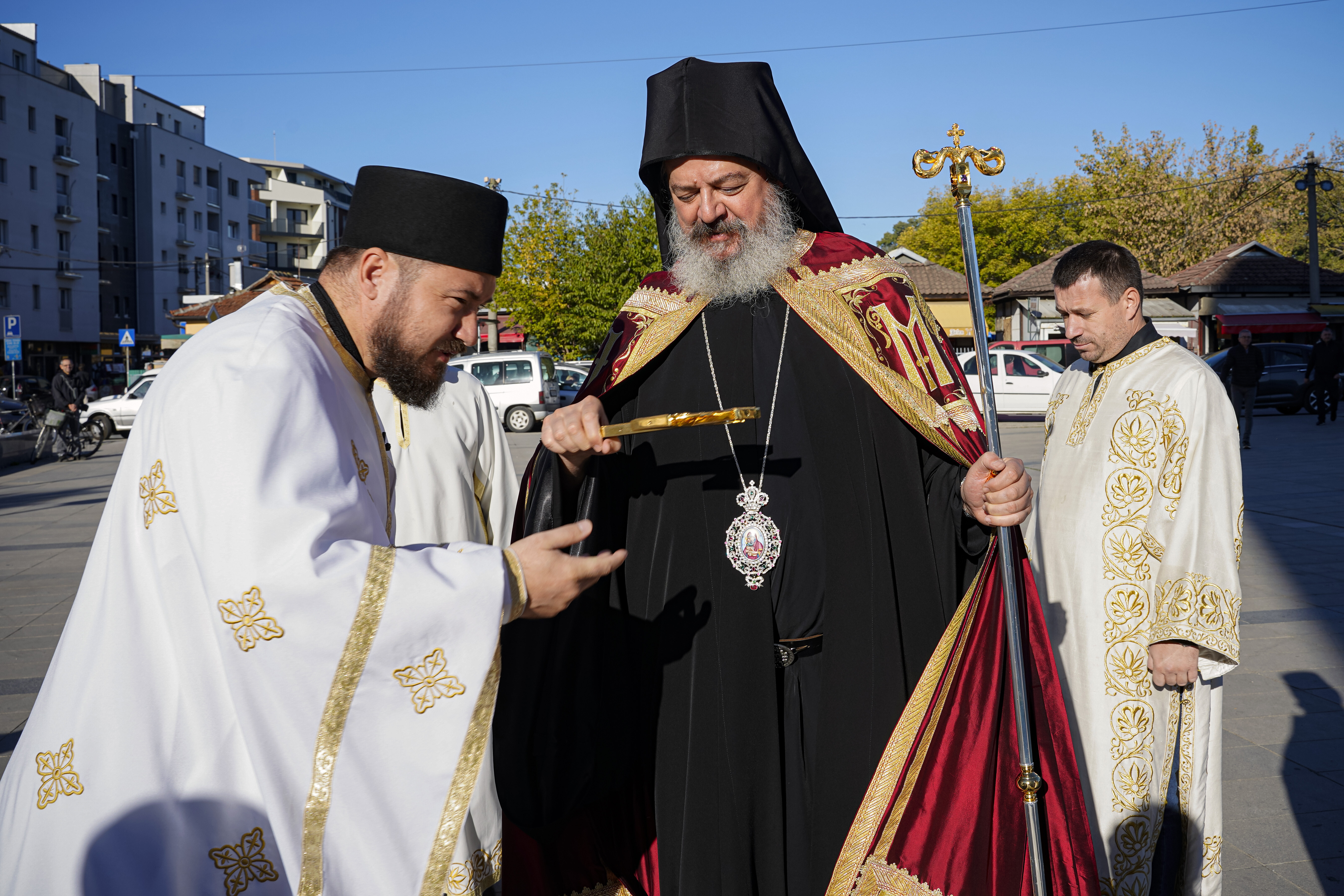 Епископ Исихије служио Литургију у Саборном храму у Ваљеву - фото 1